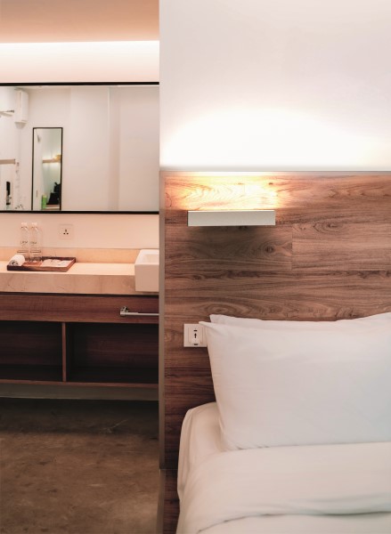 (image for) 41cm Linear Wall Lamp 110°, 14W LED, 3000K - White